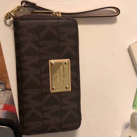Michael Kors Handbags - Brand new Michael Kors wallet